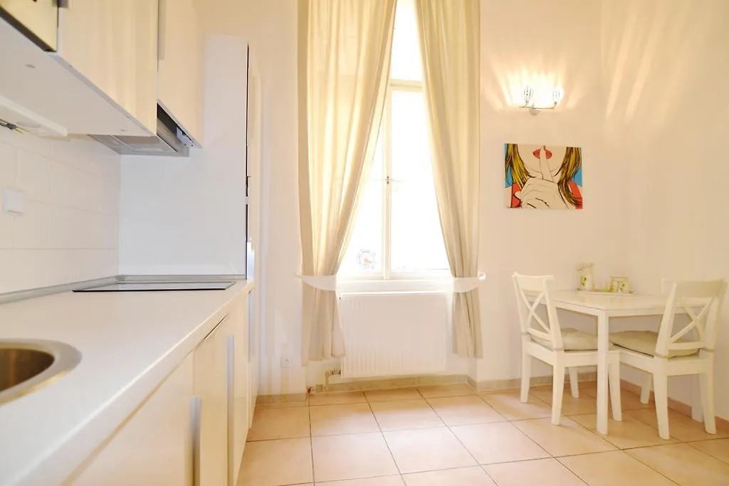 Apartment Hybernska Praha 0*,